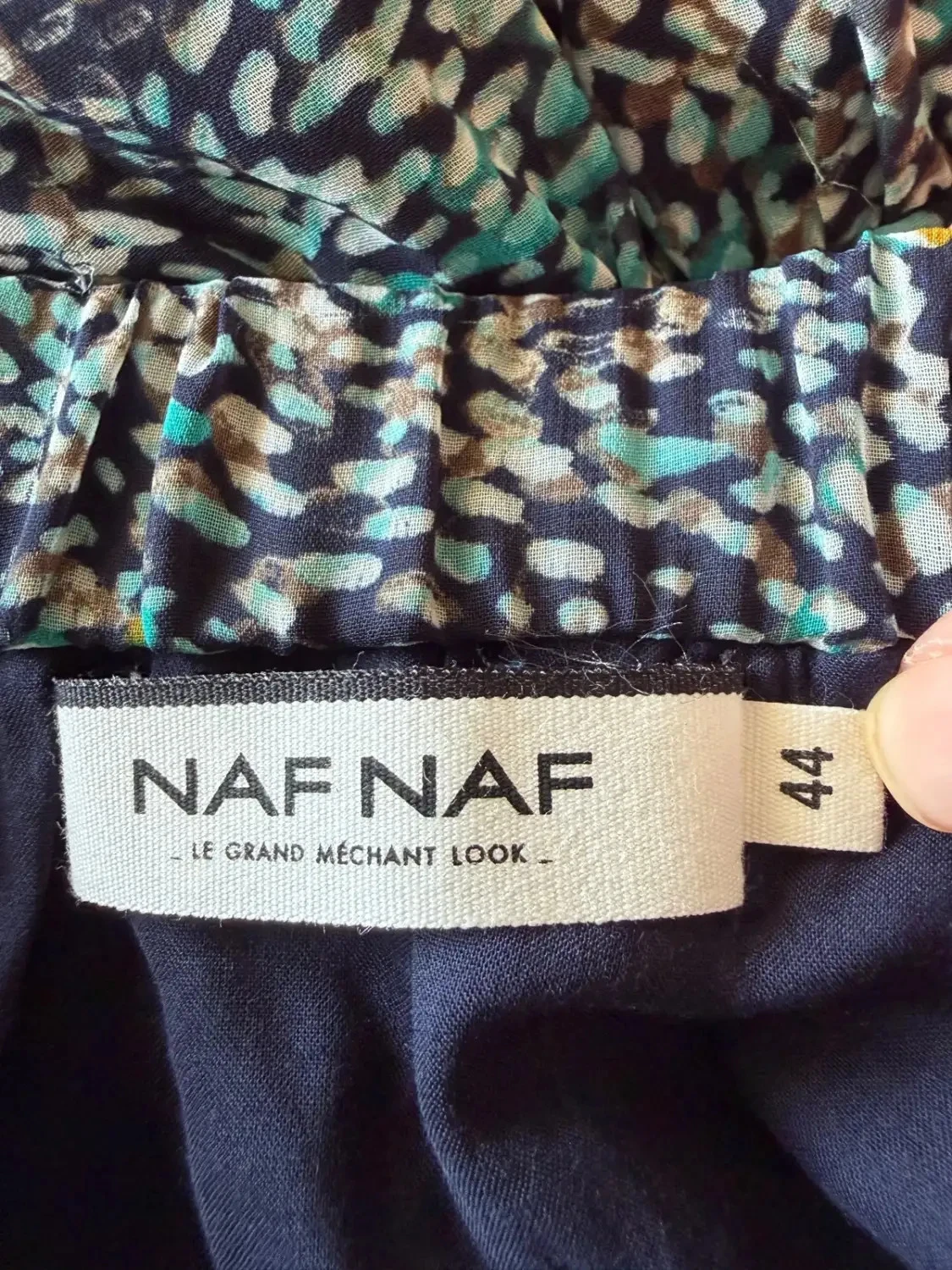 Falda Naf Naf T44 con volantes estampado azul verde con cinturón para atar – photo 4
